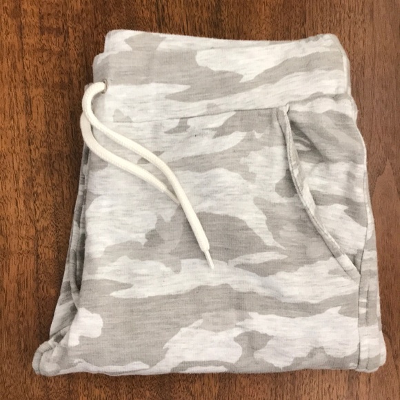 Monrow White Camo Joggers - Picture 6 of 6